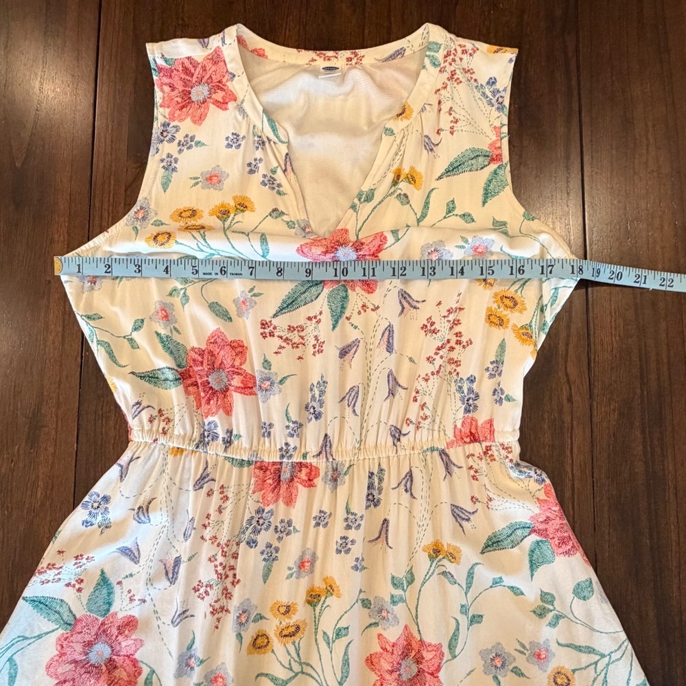 Old Navy Floral Sleeveless Dress, Gathered Waist, Sheer Hem, V-Neck, Size Medium - Picture 10 of 13